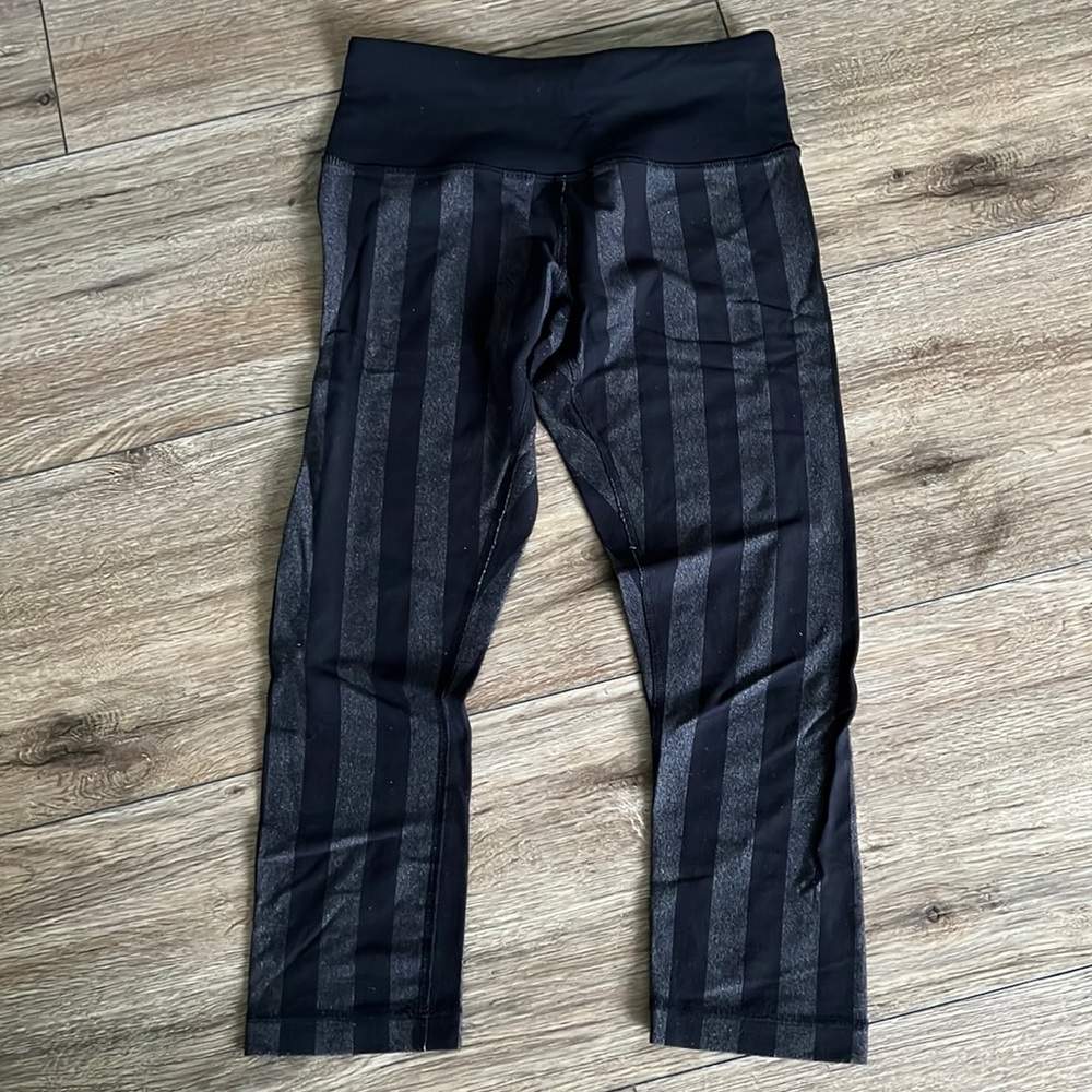 Lulelemon striped cropped leggings